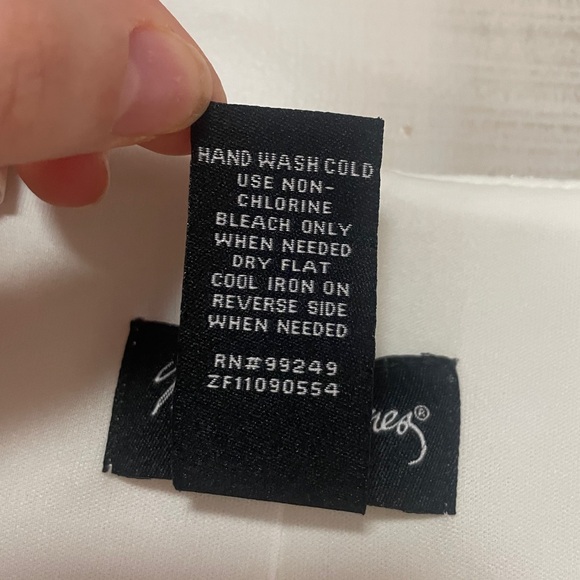 Maggie Barnes White V-Neck Full Lace Dress With Asymmetrical Satin Stripes Sz 3X - Picture 4 of 5